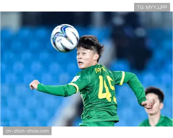 特写：一次成功的边路反抢如何演变为闪电进球